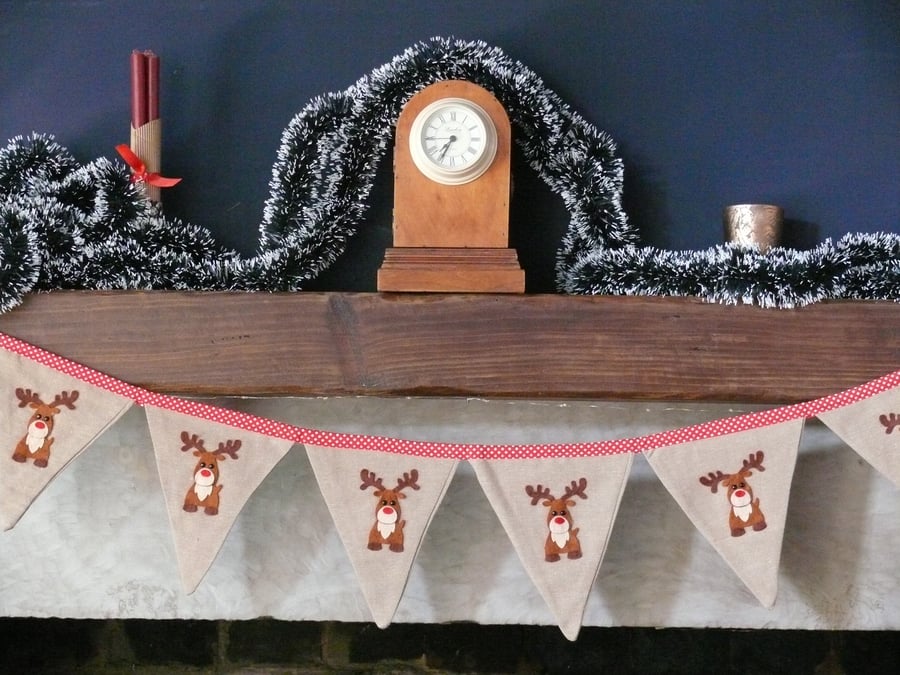 Reindeer Bunting 8 Flags