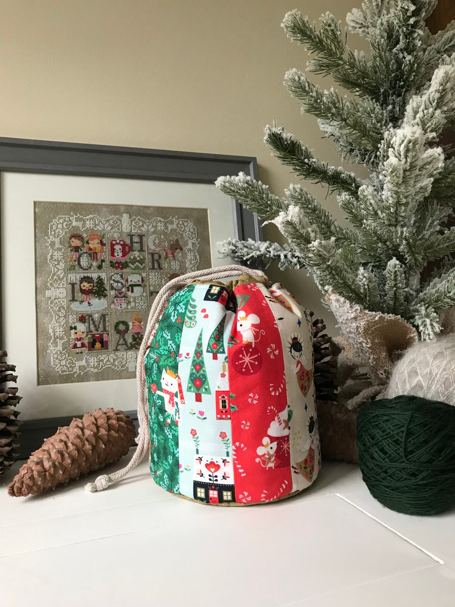 Patchwork festive village round based bag.
