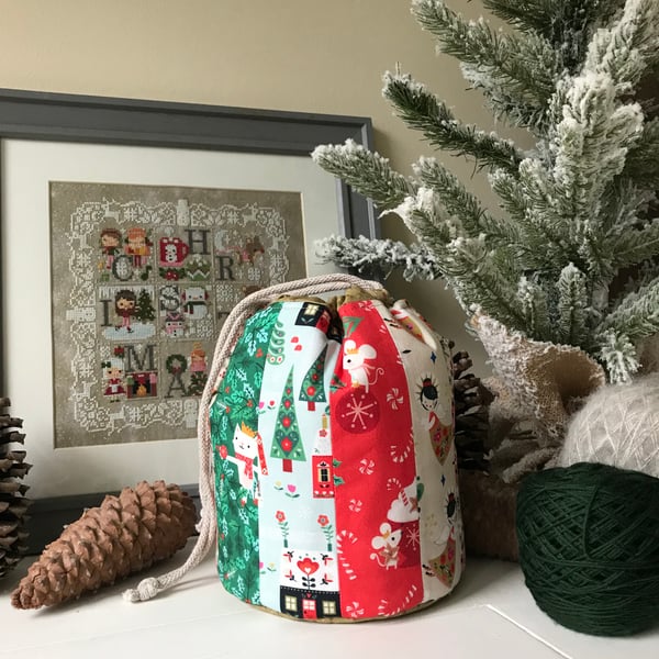 Patchwork festive village round based bag.