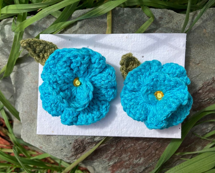 flower brooch crochet set of 2 pins and seeded paper wild flowers.