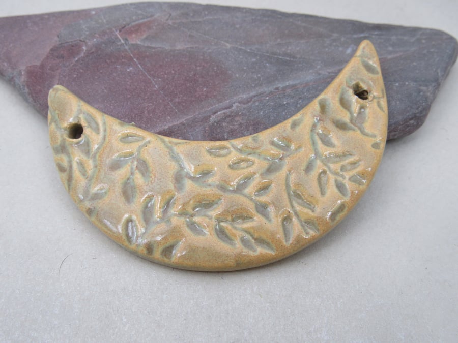 Old Gold Sprig Pattern Ceramic Crescent Bib Pendant
