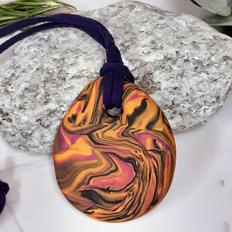Colourful round pendant