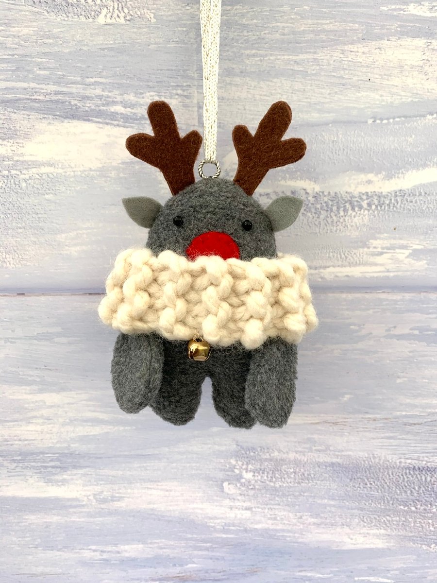 Reindeer hanging decoration