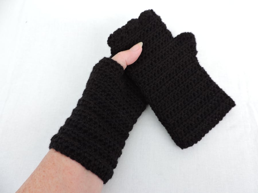 Seconds Sunday Crochet Fingerless Mitts Black Adults