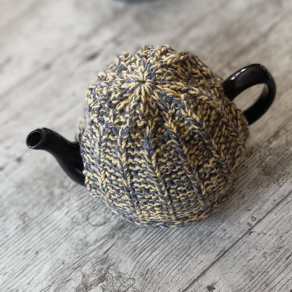 Teapot Cozy, 4-6 Cup, Yellow and Grey