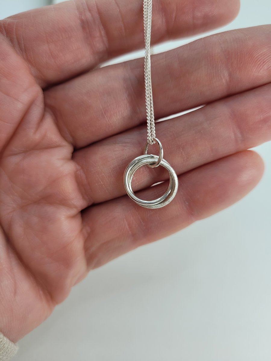 Double ring pendant