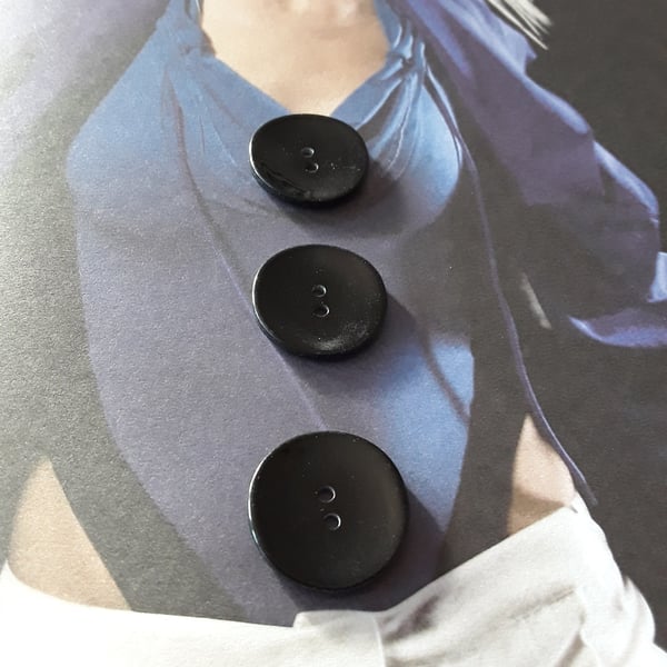 1" 25mm 40L SADDLE BACK BUTTONS, solid Black