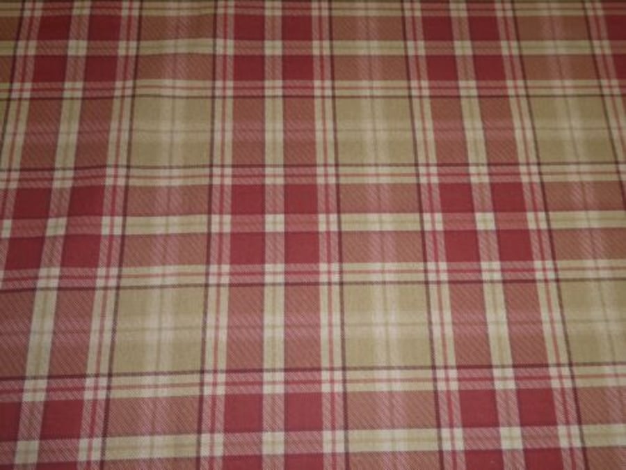 Highland Tartan Tablecloth . Red 160 x 135 OVAL