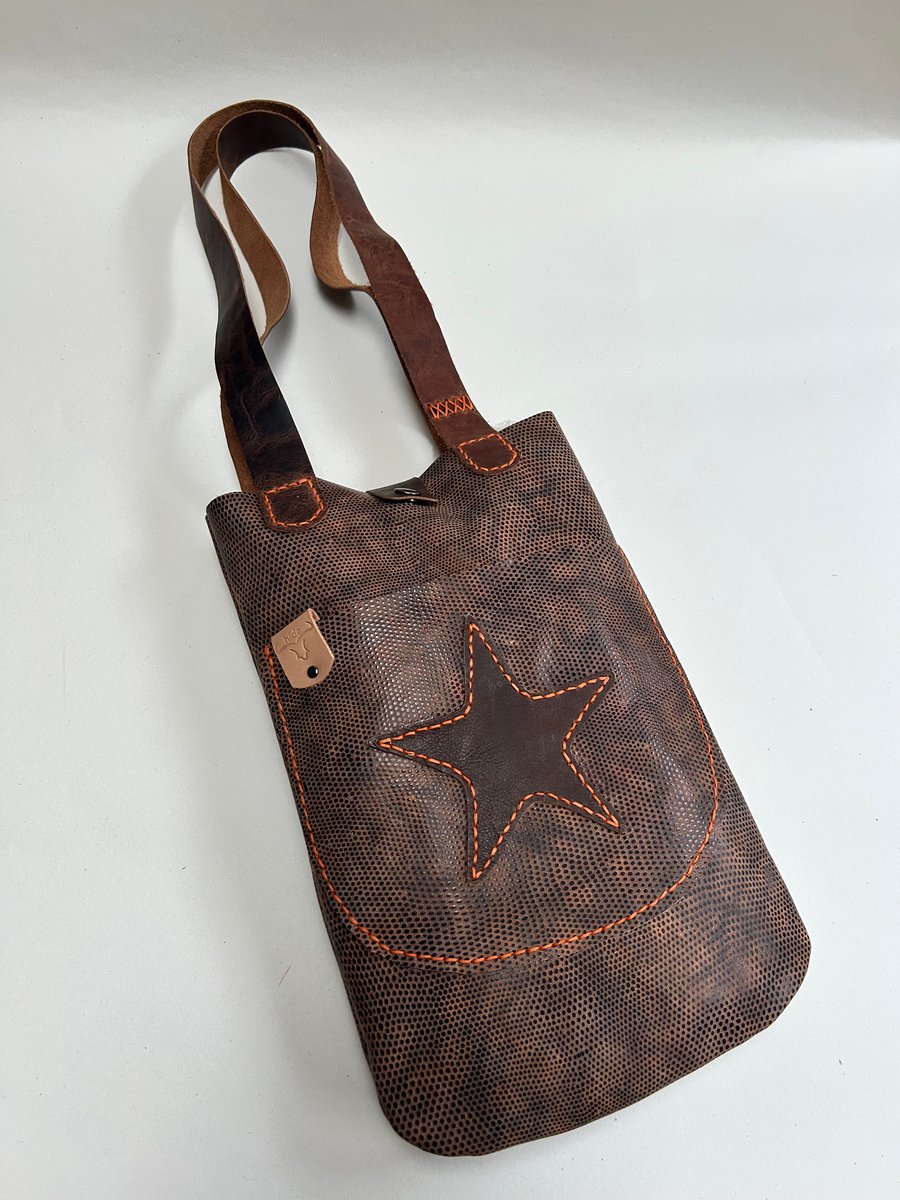 Leather tote bag in animal print with star motif 