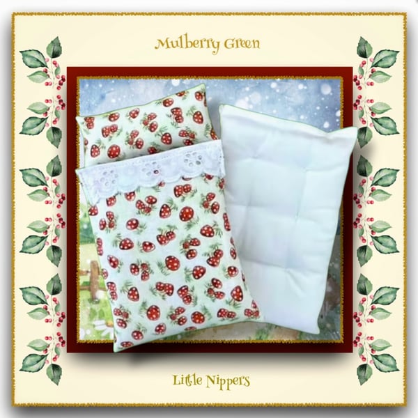 Little Nippers’ Strawberries Bed Set