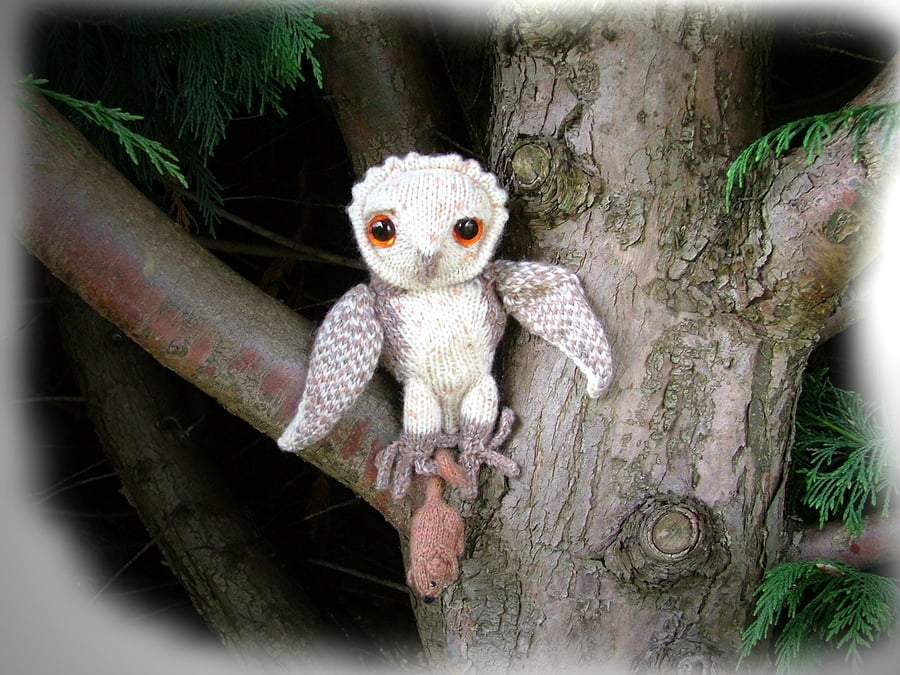 BARN OWL toy knitting pattern by Georgina Manvell PDF by email