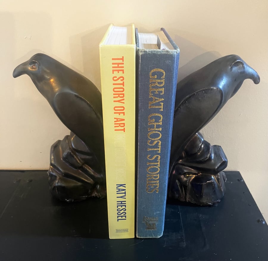  A pair of gothic raven bookends for a dramatic bookshelf -21cm x 10cm x 8cm