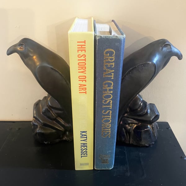  A pair of gothic raven bookends for a dramatic bookshelf -21cm x 10cm x 8cm