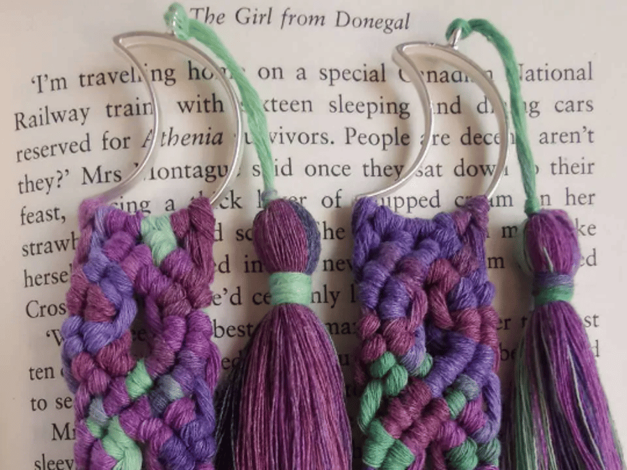 Handmade macrame bookmark for bookworm, boho inspired accessories, purple