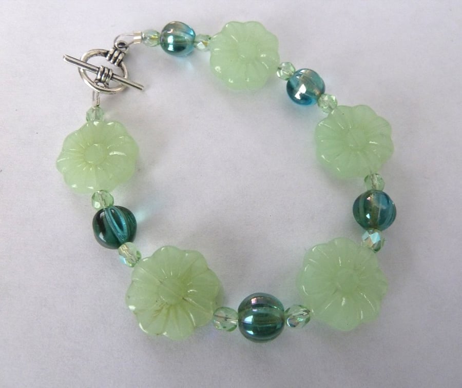 SALE green flower bracelet