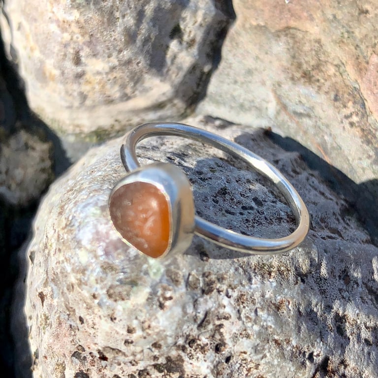 Dark Rose Grey Sea Glass and Hammered Sterling Silver Ring - Size 0 - 1092