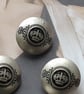 18mm 11 16" 28L metal crest buttons Antique Silver - Image 3