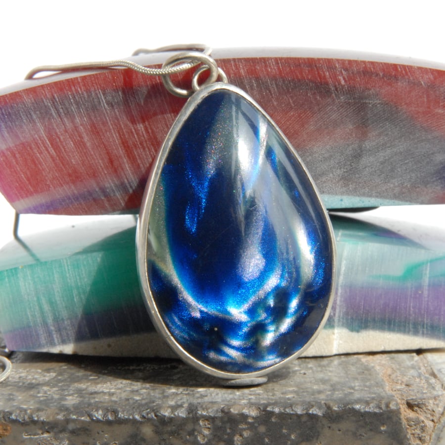 navy and silver shimmer bowlerite pendant