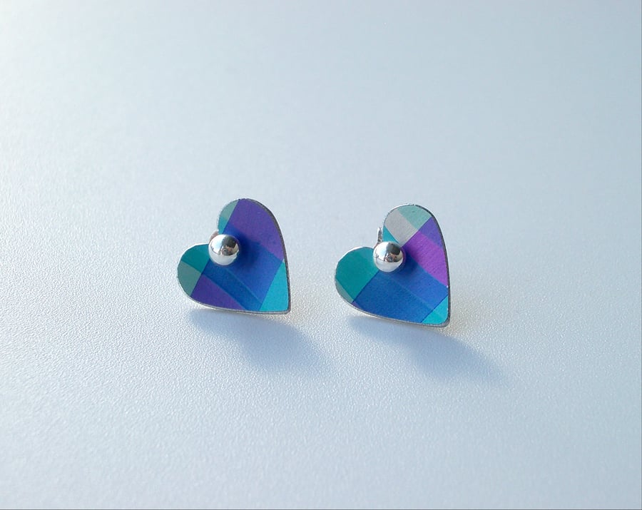 Heart studs earrings in blue and purple