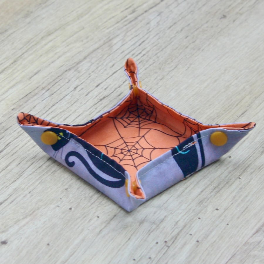 Small storage box featuring Spider webs and Black Cats