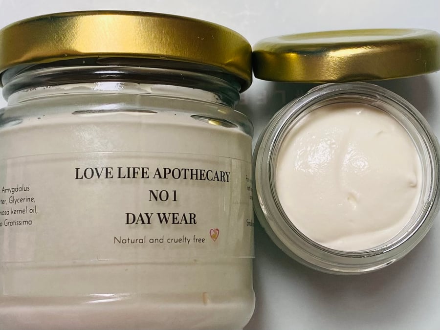 Love life Apothecary No 1 Day Wear 