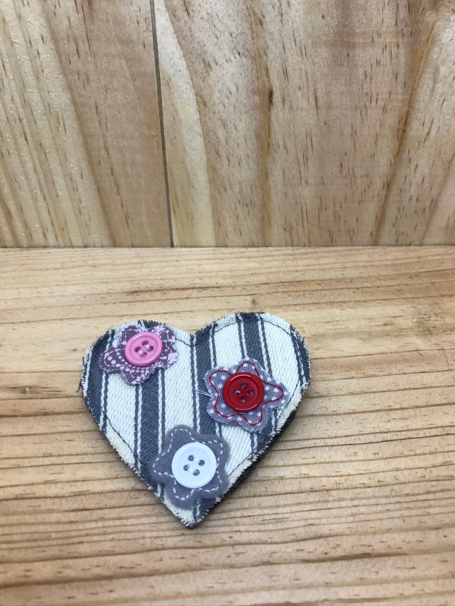  Grey Ticking Flower Brooch. (064)