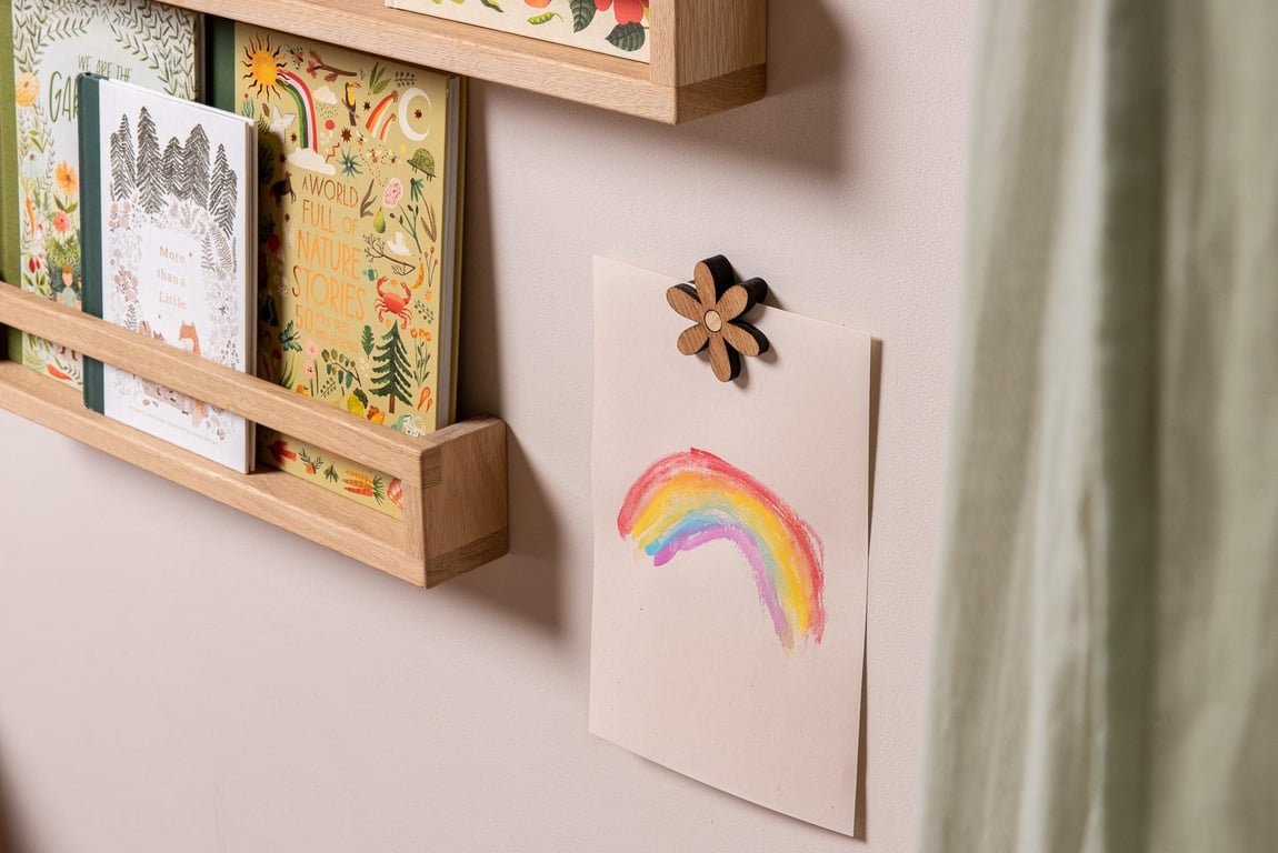 Flower Wall Magnet - Oak and Ash. For Holding Children's Artwork, Posters