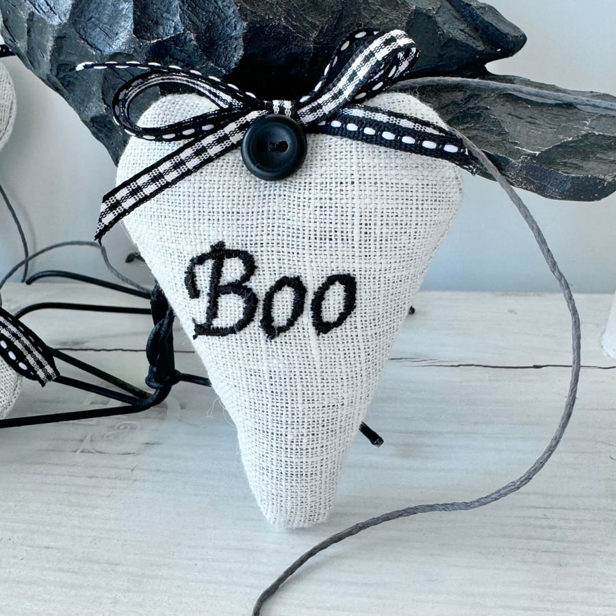 HALLOWEEN HEART - Boo, white linen