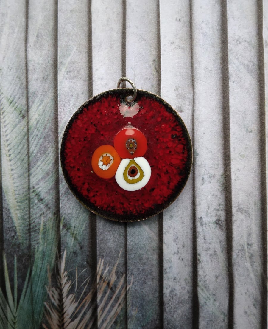 Round, 3D effect enamelled pendant 230