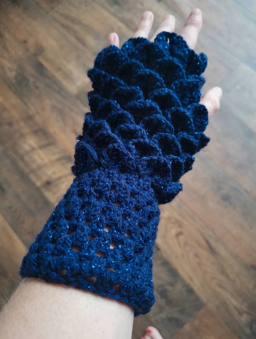 Dragon scale handwarmers Fingerless gloves