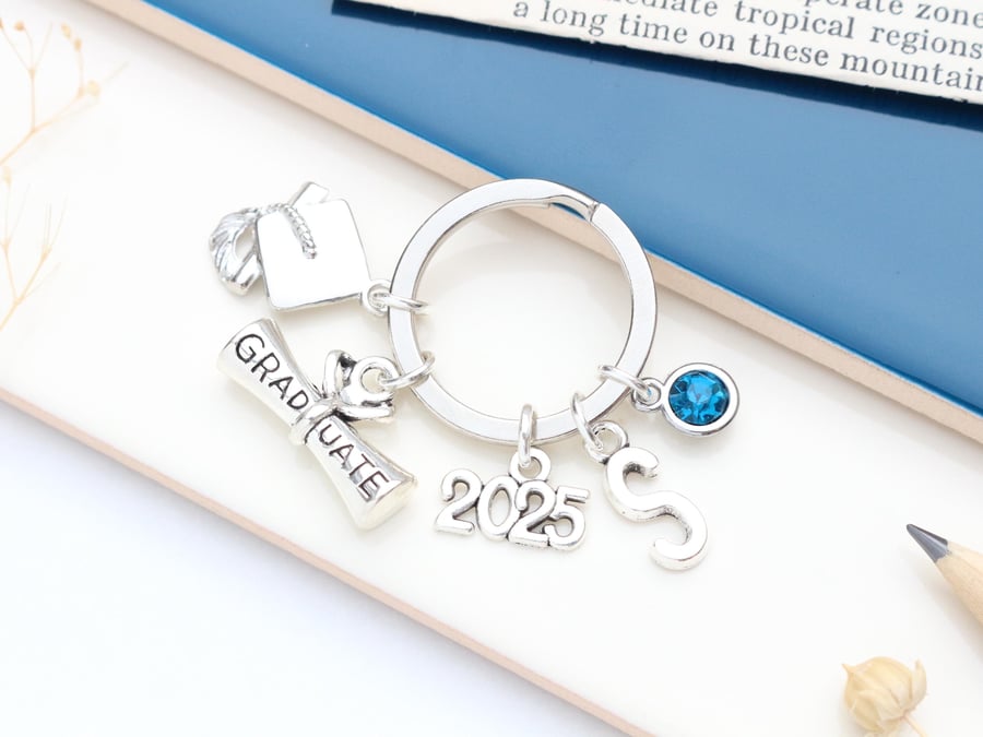 Personalised 2025 Graduation Keyring - 2024 Gift Keepsake. Graduation Cap.