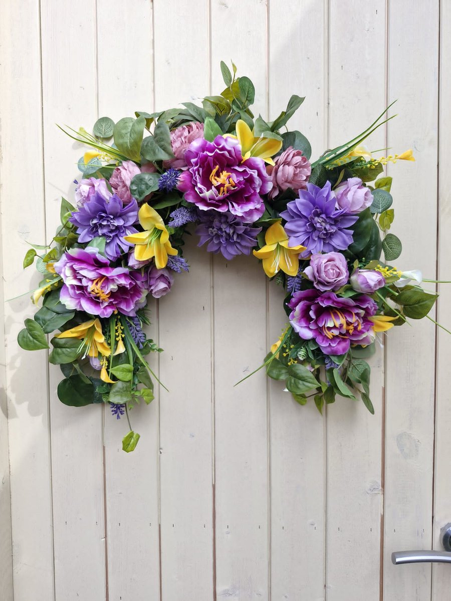 Mary,Vintage style, crescent, wreath,