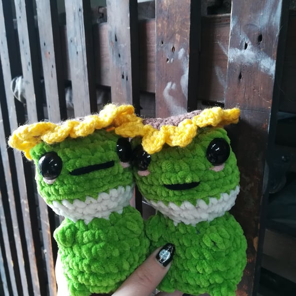 Crochet Frog With Sunflower Hat