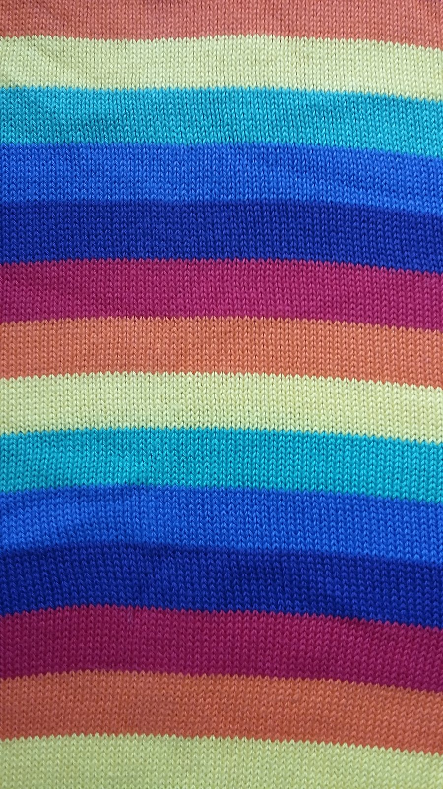 Baby blanket in rainbow striped cotton. Plain back, reversible.