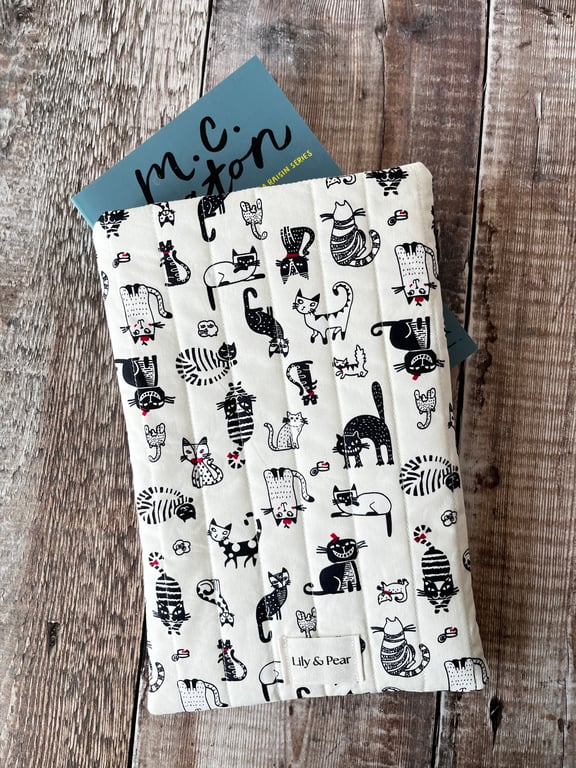 Cat Design Quilted Book Sleeve