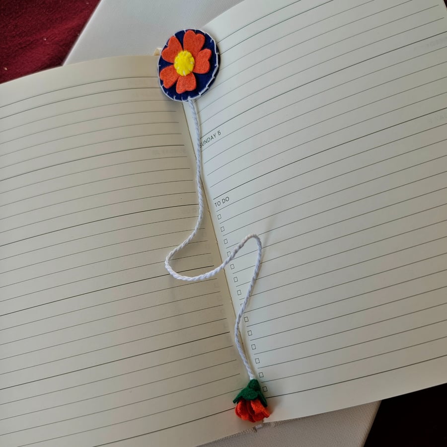 Orange Felt Daisy Bookmark, Handmade Floral Page Marker, Cute Gift for Readers  