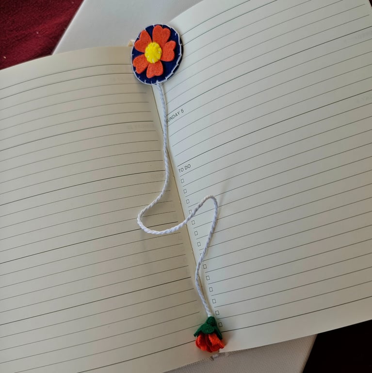 Orange Felt Daisy Bookmark, Handmade Floral Page Marker, Cute Gift for Readers  