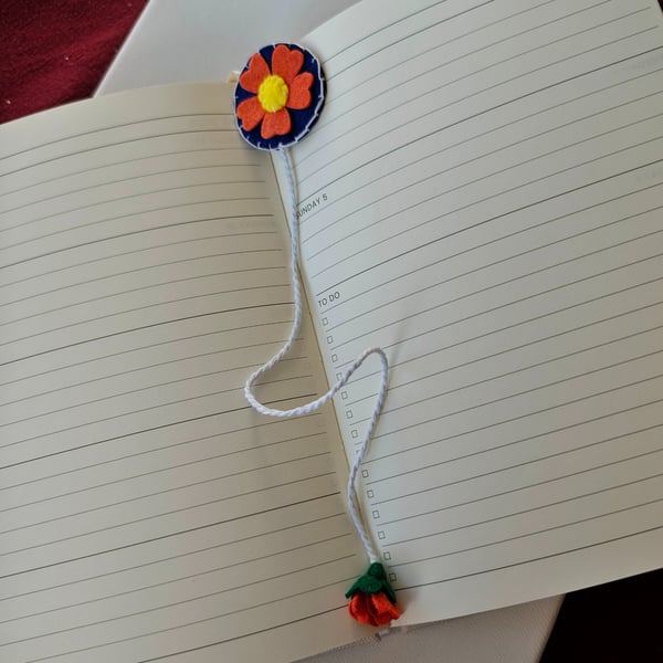 Orange Felt Daisy Bookmark, Handmade Floral Page Marker, Cute Gift for Readers  