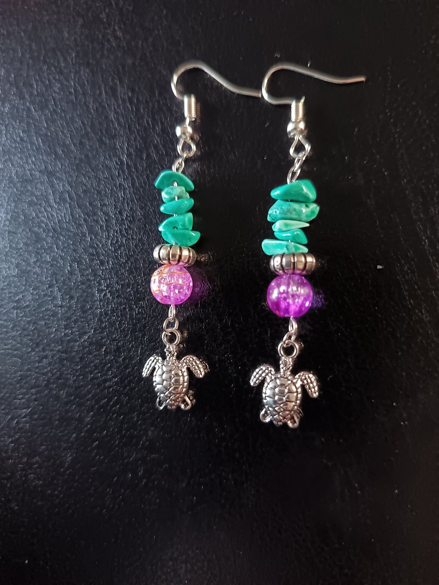 Silver turtle charm beaded dangle earrings 