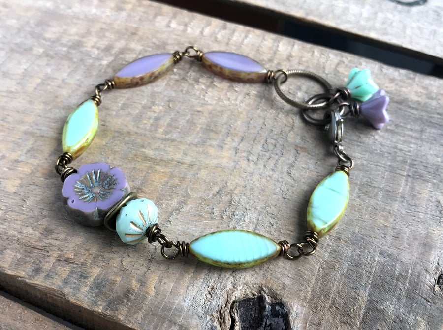 Czech Glass Beaded Bracelet. Simple Lavender Purple & Mint Green Bracelet
