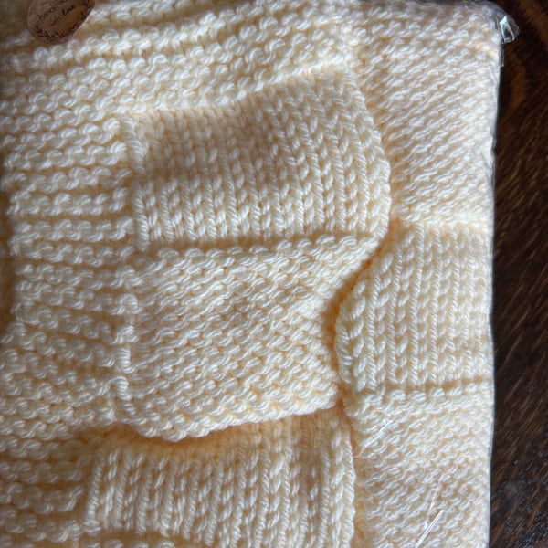 Beautiful cream baby blanket handknitted in Hayfield Baby Chunky wool