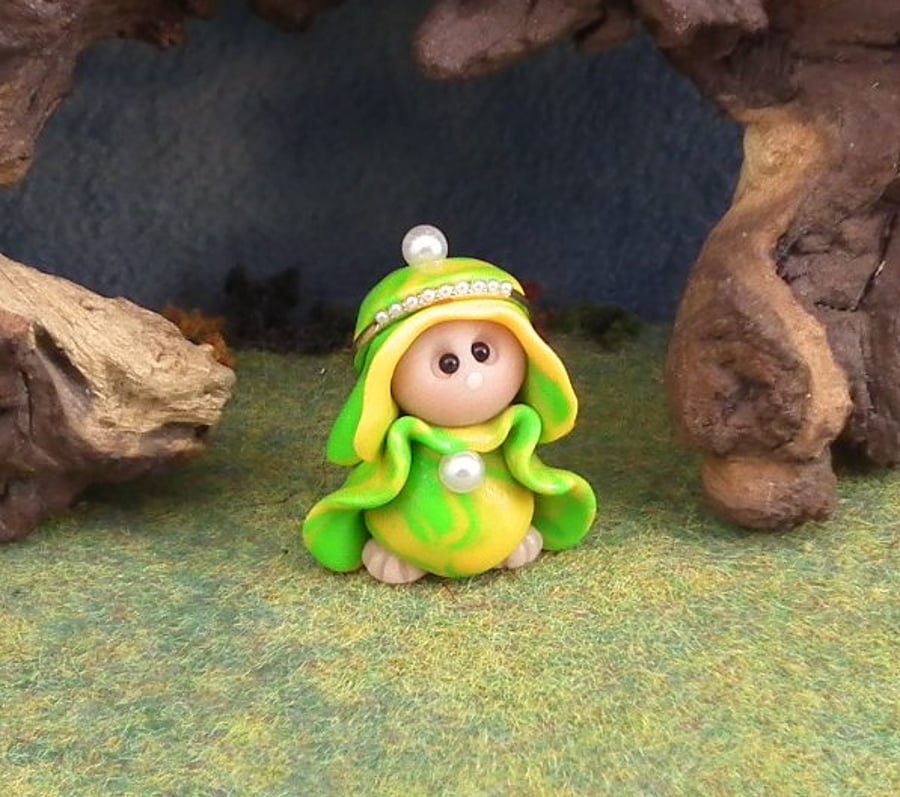 Tiny Royal Gnome 'Quinly' with crown OOAK Sculpt by Ann Galvin