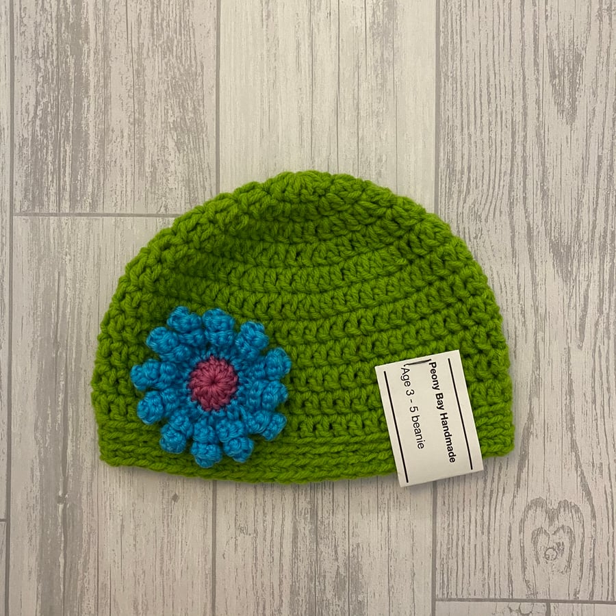 Child’s hat, green beanie, age 3-5 years