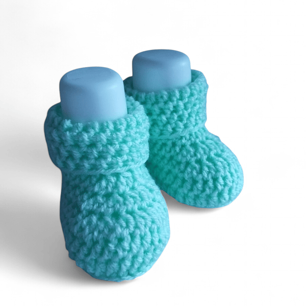 Spring Green Crochet Baby Booties, Gender-Neutral Cot Shoes, Newborn Slip-On 