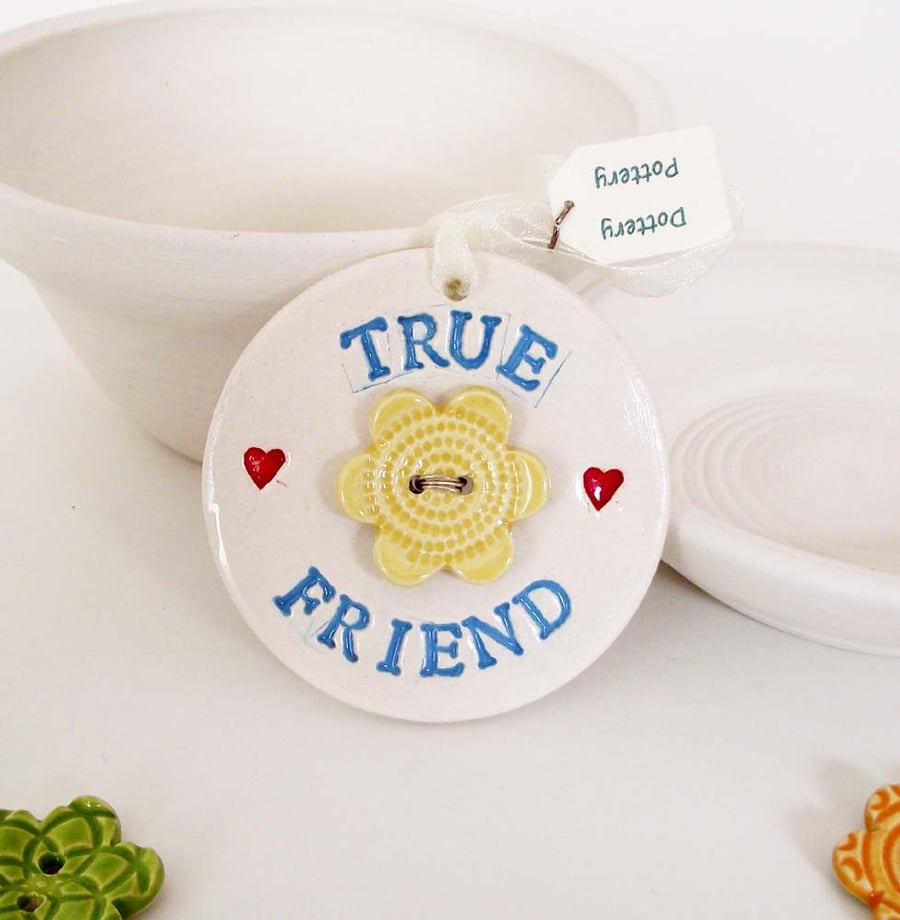 Ceramic decoration with flower button True Friend