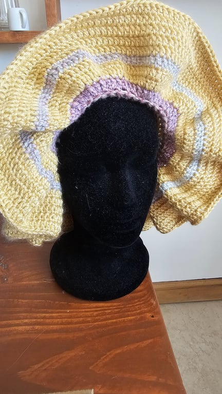 Low Ruffle Sun Hat