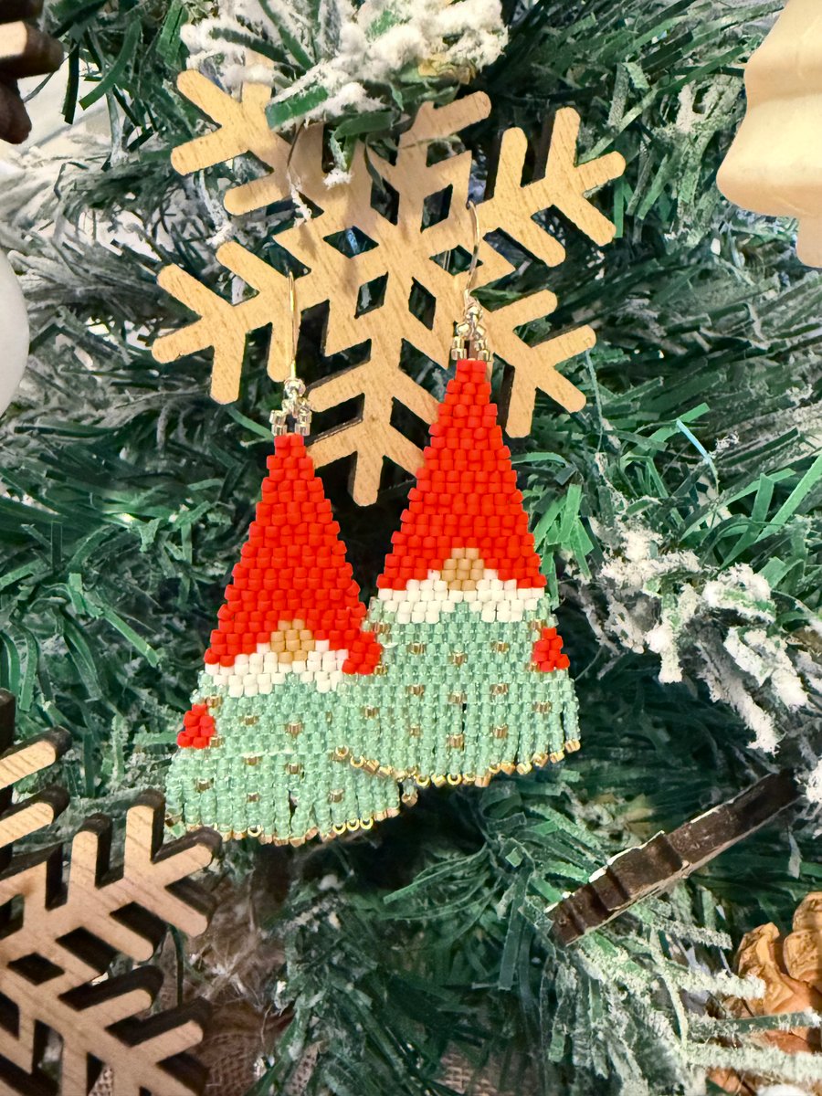 Christmas tree snow-gnome earrings in pale green and bright red