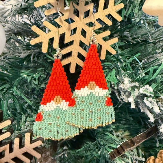 Christmas tree snow-gnome earrings in pale green and bright red