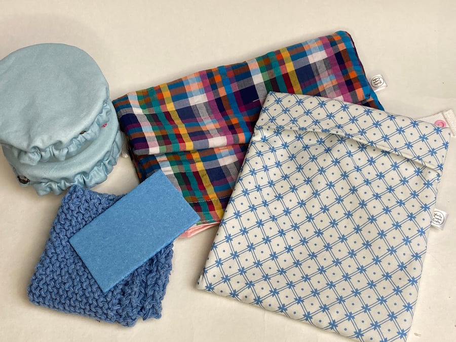 Sustainable kitchen gift set. Six items in shades of blue