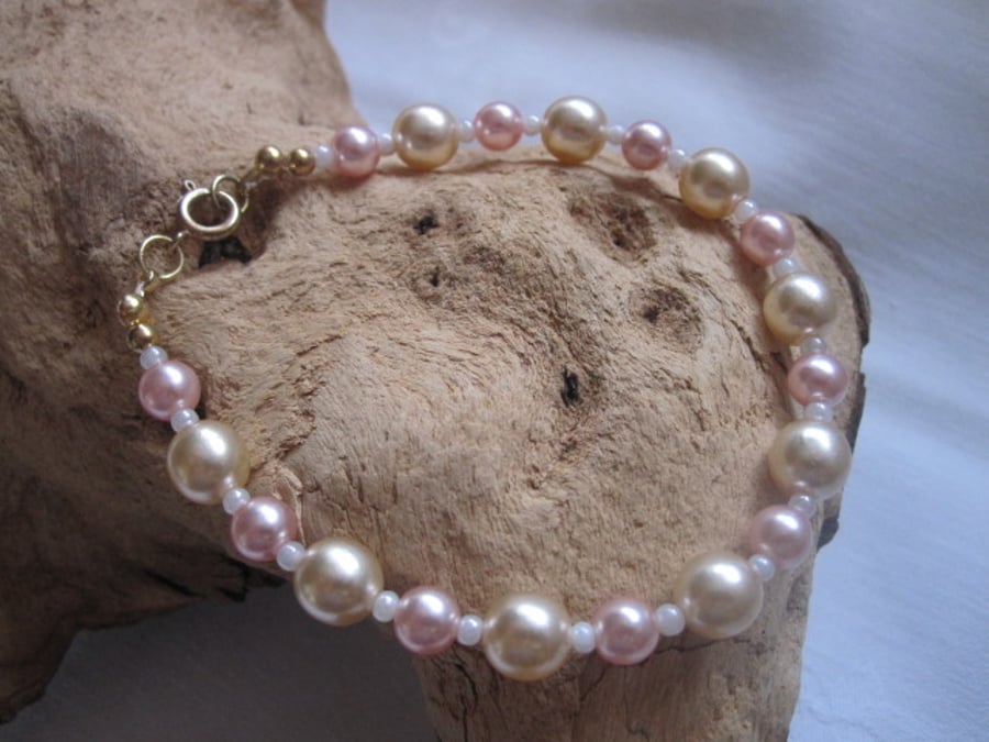 Cream & Pale Pink Imitation Pearl Bracelet